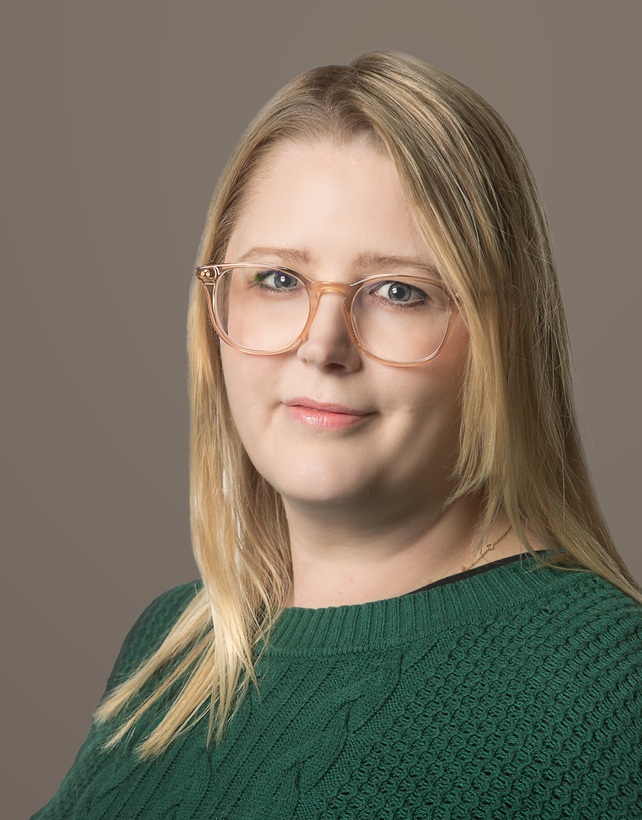 Portrait of Terri Kneeland